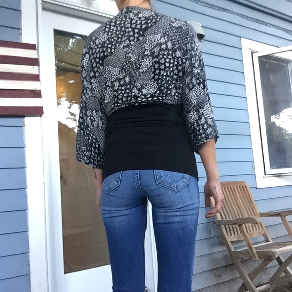 Forever 21 floral cardigan/blouse - Picture 4 of 4